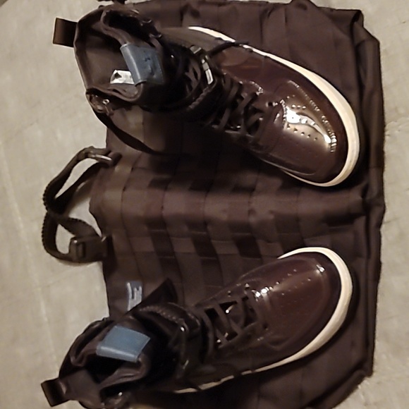 Nike shoes with matching Nike bag - Picture 6 of 8